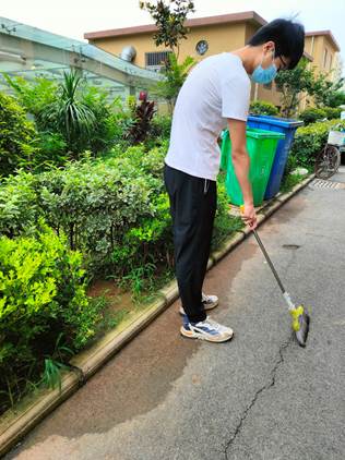 朱昱通-材料1.志愿活动实践中的一张照片