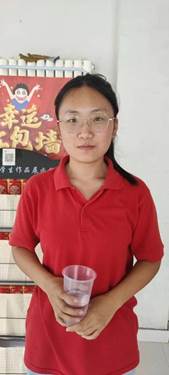 李欣欣-材料1.志愿活动实践中的一张照片