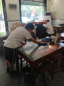 李中华-材料1.志愿活动实践中的一张照片